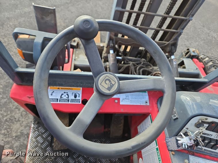 image for item EC3992 2013 Moffett M55.4 forklift