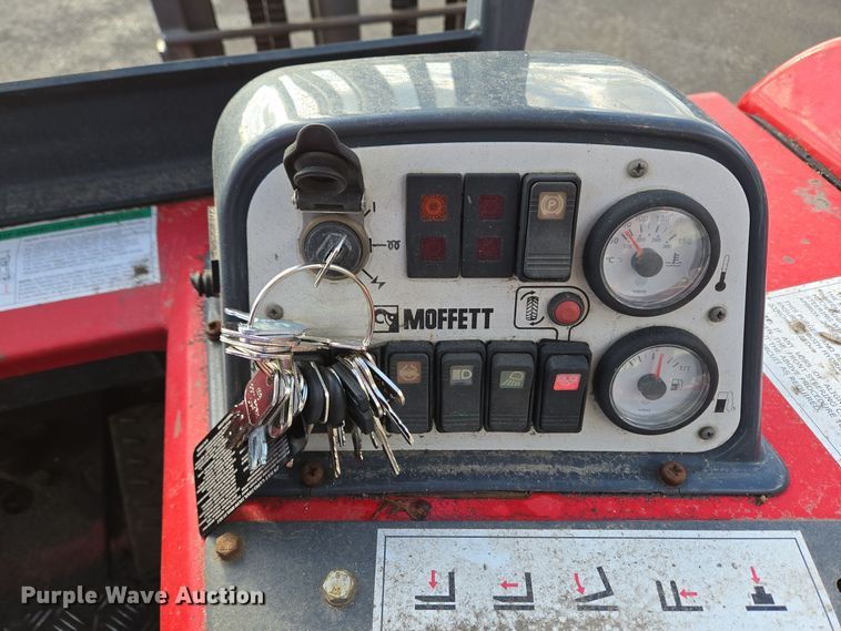 image for item EC3992 2013 Moffett M55.4 forklift