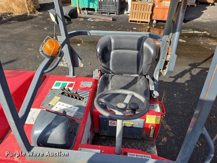 image for item EC3992 2013 Moffett M55.4 forklift