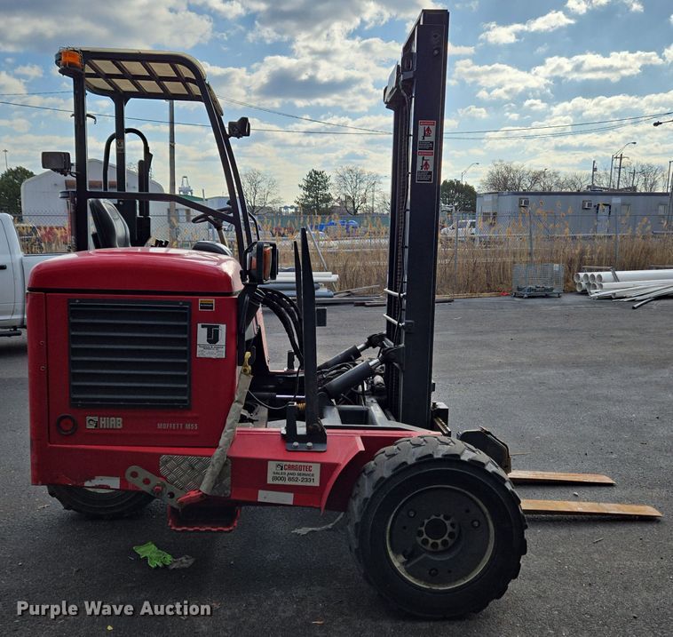 image for item EC3993 2012 Moffett M55.4 forklift