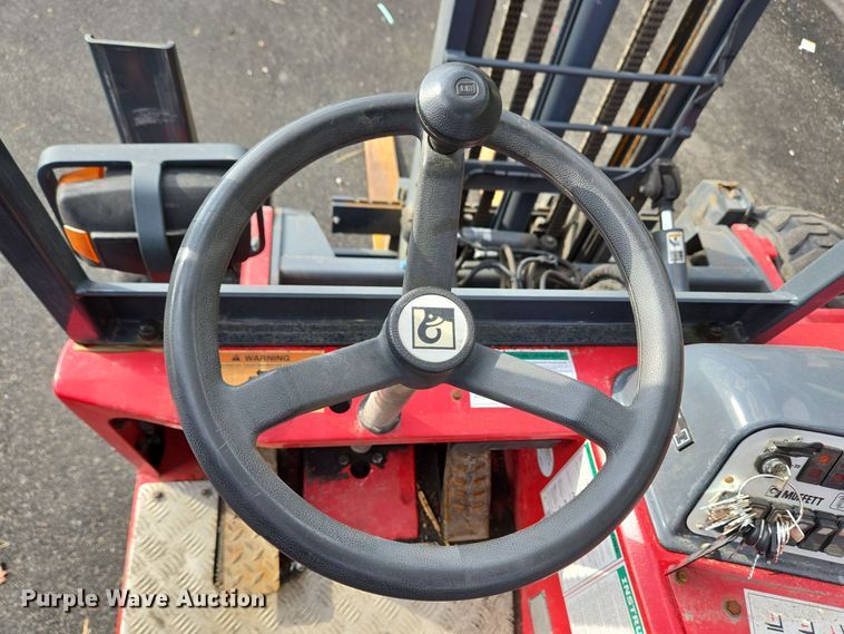 image for item EC3993 2012 Moffett M55.4 forklift