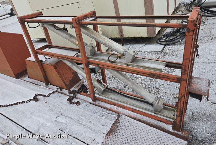 image for item EC4004 1982 Owens Classic equipment trailer