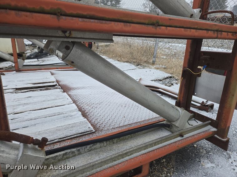 image for item EC4004 1982 Owens Classic equipment trailer