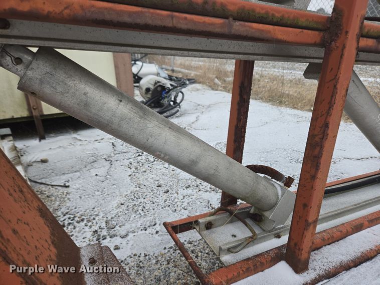 image for item EC4004 1982 Owens Classic equipment trailer