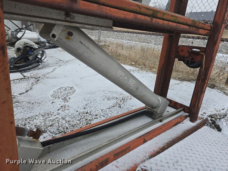 image for item EC4004 1982 Owens Classic equipment trailer