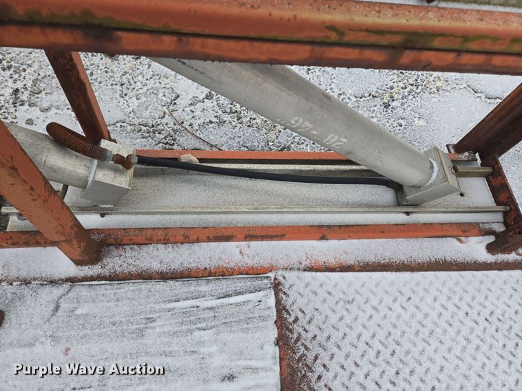 image for item EC4004 1982 Owens Classic equipment trailer