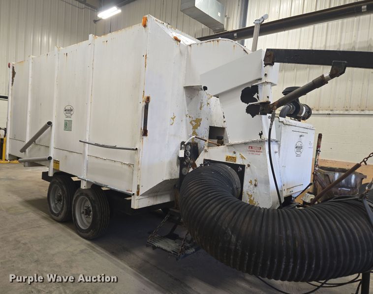 image for item EC4007 2009 American Road Machinery ALC25 leaf vacuum