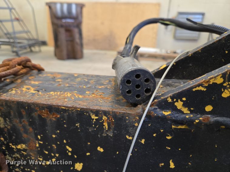 image for item EC4007 2009 American Road Machinery ALC25 leaf vacuum