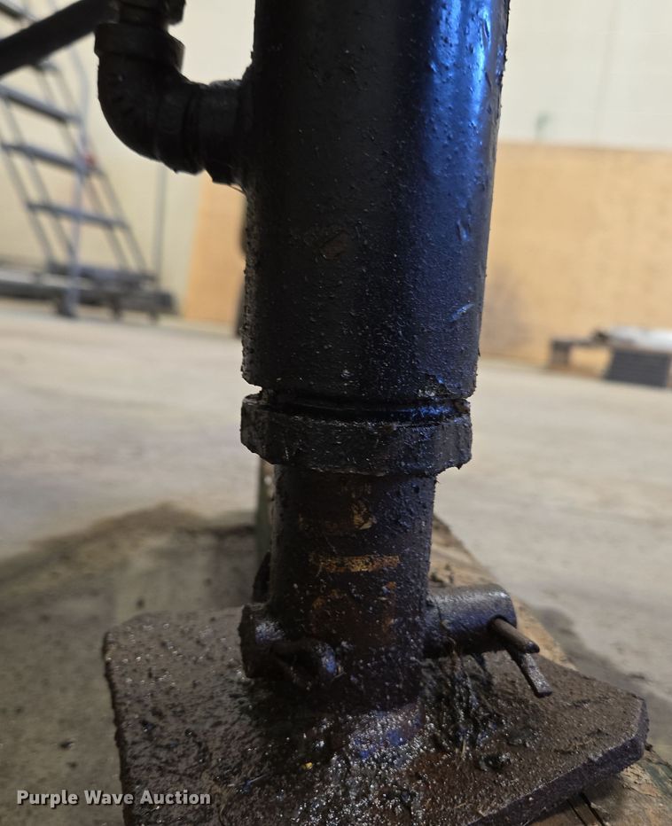 image for item EC4007 2009 American Road Machinery ALC25 leaf vacuum