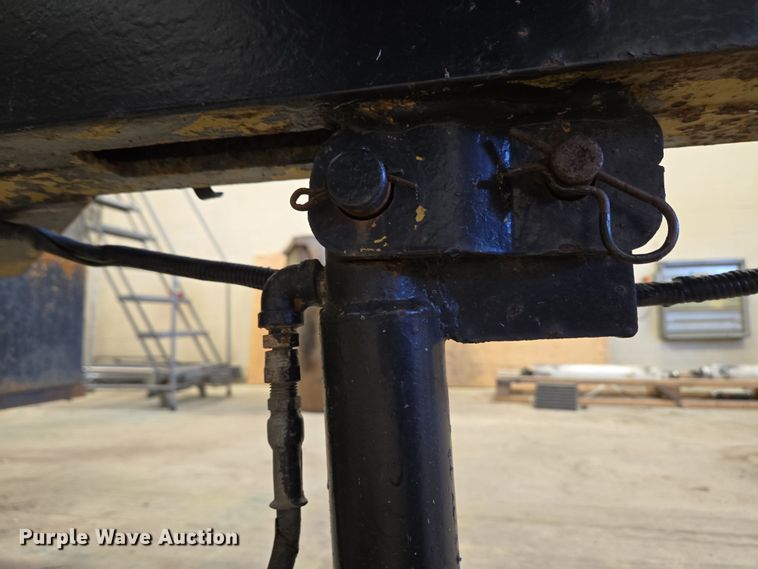 image for item EC4007 2009 American Road Machinery ALC25 leaf vacuum