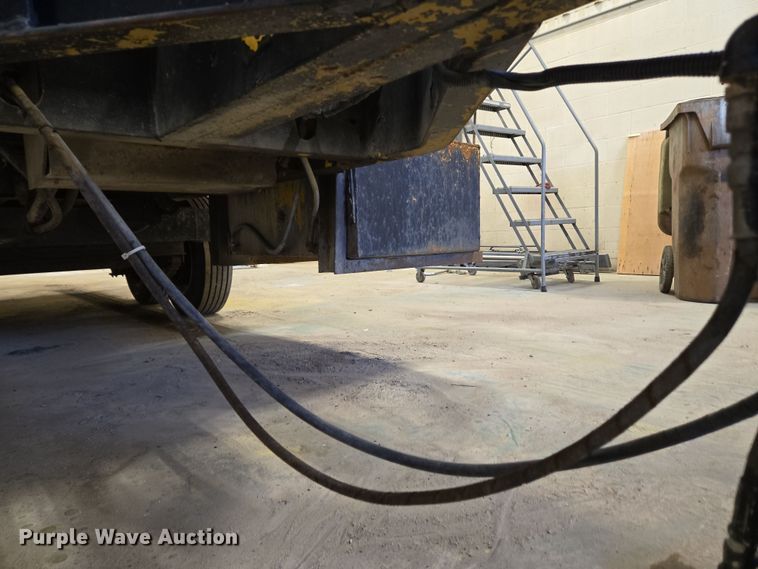 image for item EC4007 2009 American Road Machinery ALC25 leaf vacuum