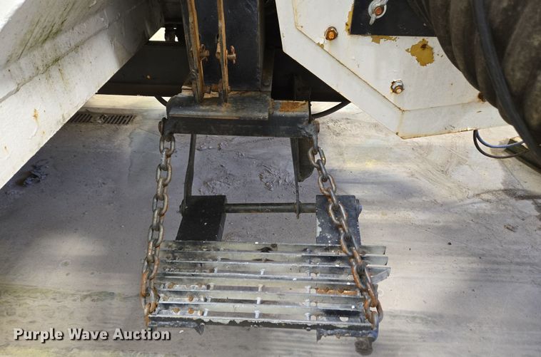 image for item EC4007 2009 American Road Machinery ALC25 leaf vacuum