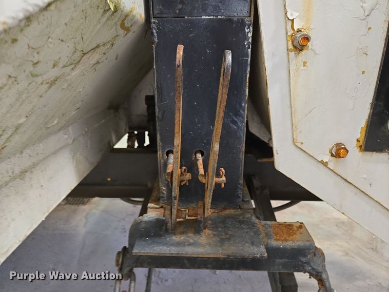 image for item EC4007 2009 American Road Machinery ALC25 leaf vacuum