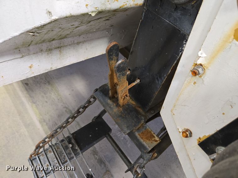 image for item EC4007 2009 American Road Machinery ALC25 leaf vacuum