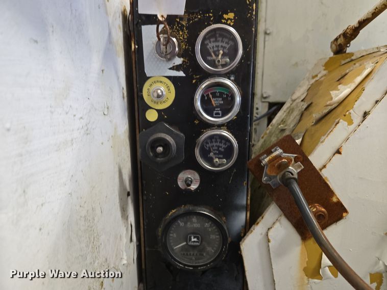 image for item EC4007 2009 American Road Machinery ALC25 leaf vacuum