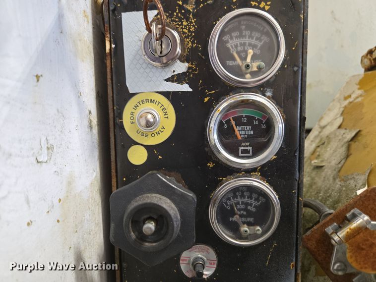 image for item EC4007 2009 American Road Machinery ALC25 leaf vacuum