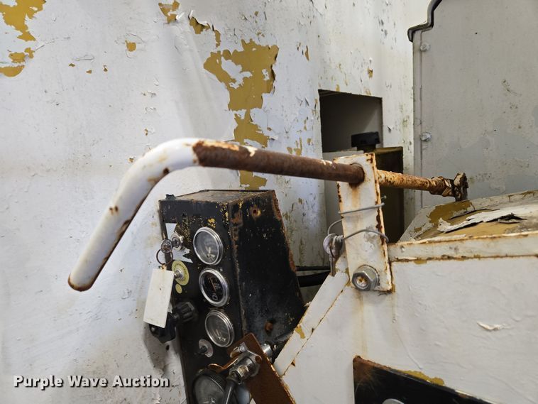 image for item EC4007 2009 American Road Machinery ALC25 leaf vacuum