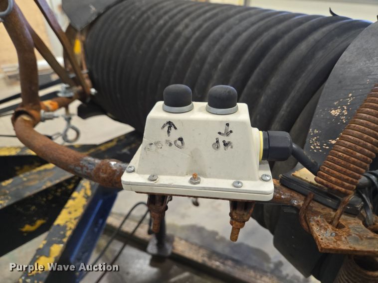 image for item EC4007 2009 American Road Machinery ALC25 leaf vacuum