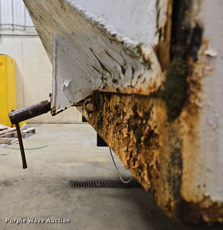 image for item EC4007 2009 American Road Machinery ALC25 leaf vacuum