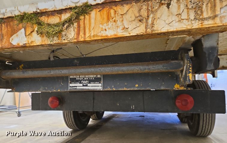 image for item EC4007 2009 American Road Machinery ALC25 leaf vacuum