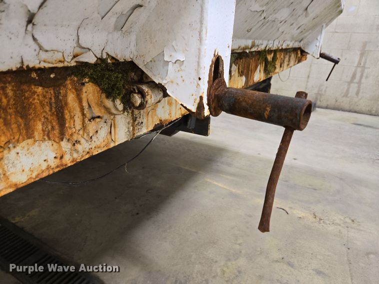 image for item EC4007 2009 American Road Machinery ALC25 leaf vacuum