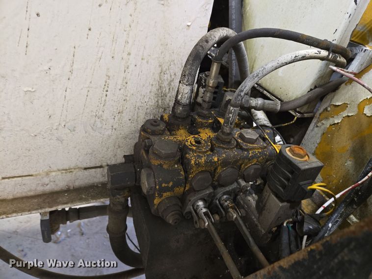 image for item EC4007 2009 American Road Machinery ALC25 leaf vacuum