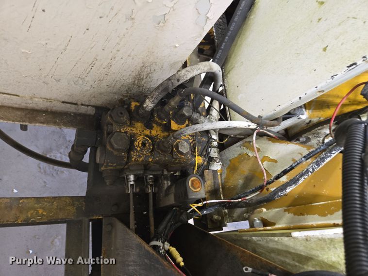 image for item EC4007 2009 American Road Machinery ALC25 leaf vacuum