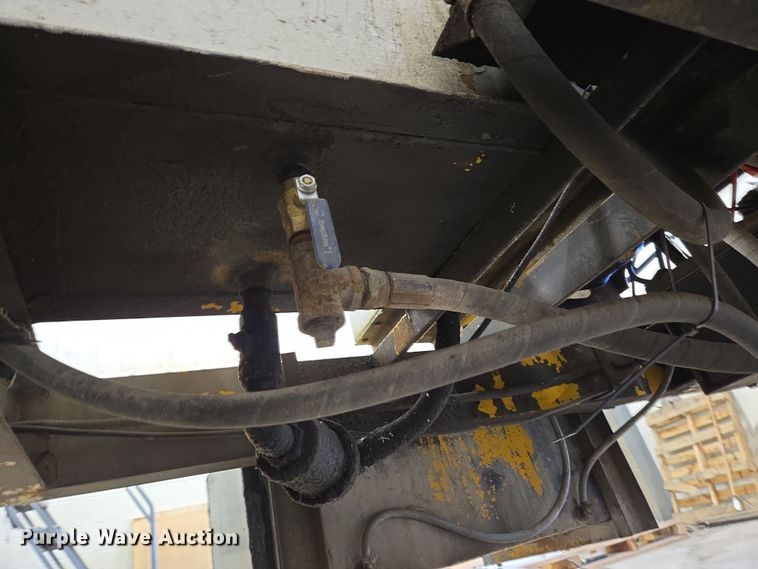 image for item EC4007 2009 American Road Machinery ALC25 leaf vacuum