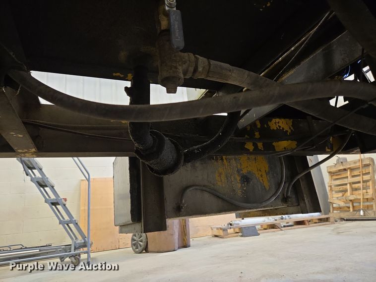 image for item EC4007 2009 American Road Machinery ALC25 leaf vacuum