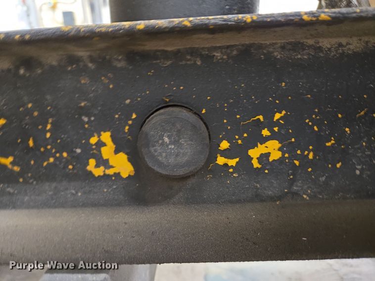 image for item EC4007 2009 American Road Machinery ALC25 leaf vacuum