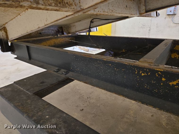 image for item EC4007 2009 American Road Machinery ALC25 leaf vacuum