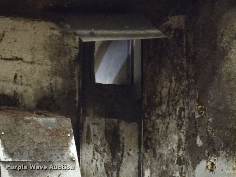 image for item EC4007 2009 American Road Machinery ALC25 leaf vacuum