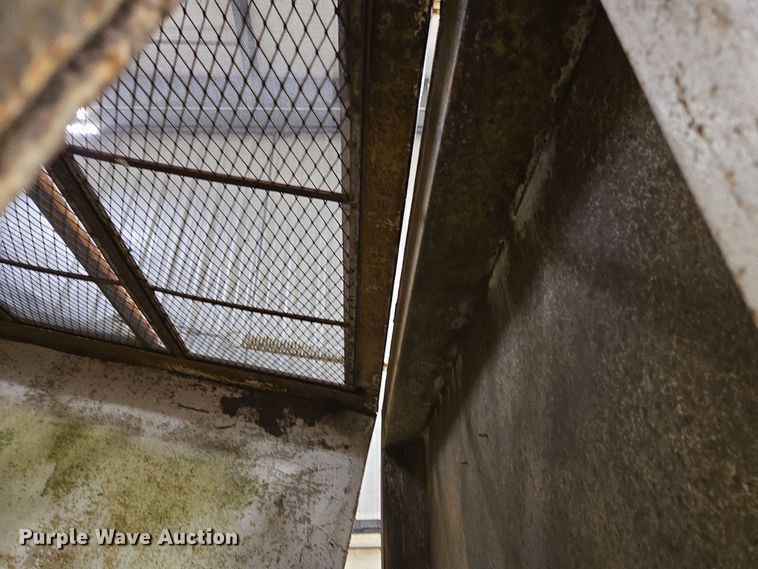 image for item EC4007 2009 American Road Machinery ALC25 leaf vacuum