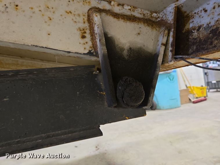 image for item EC4007 2009 American Road Machinery ALC25 leaf vacuum