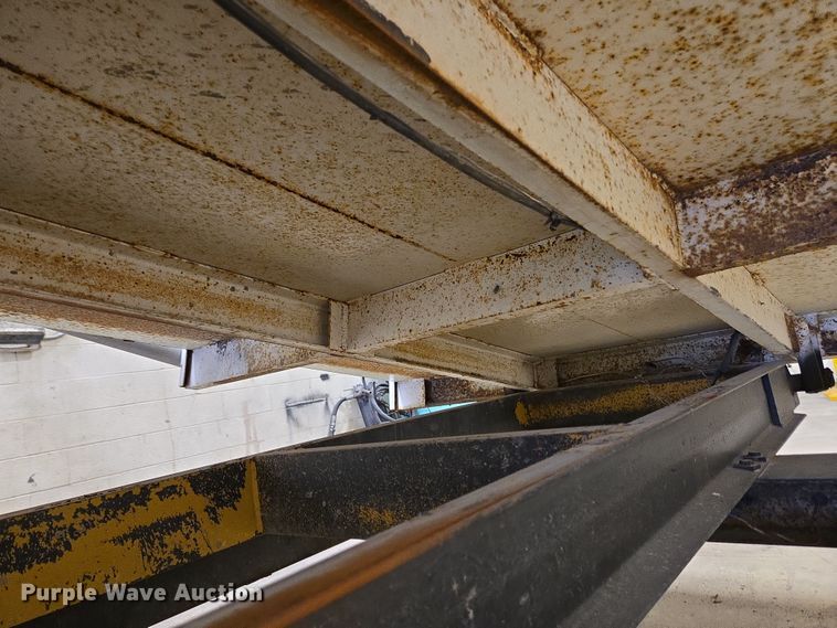 image for item EC4007 2009 American Road Machinery ALC25 leaf vacuum