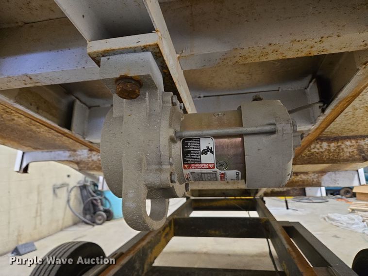 image for item EC4007 2009 American Road Machinery ALC25 leaf vacuum