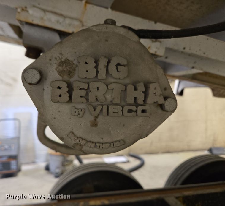 image for item EC4007 2009 American Road Machinery ALC25 leaf vacuum