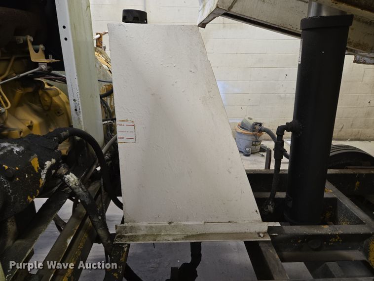 image for item EC4007 2009 American Road Machinery ALC25 leaf vacuum