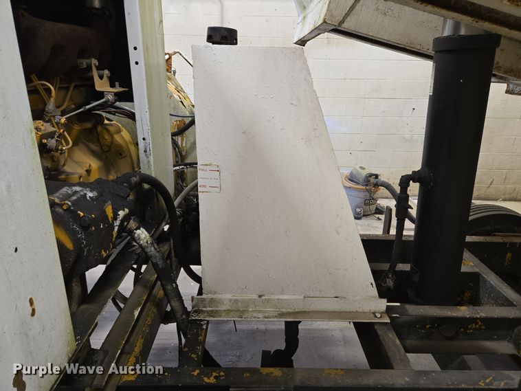 image for item EC4007 2009 American Road Machinery ALC25 leaf vacuum