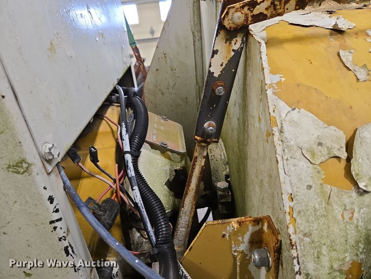 image for item EC4007 2009 American Road Machinery ALC25 leaf vacuum