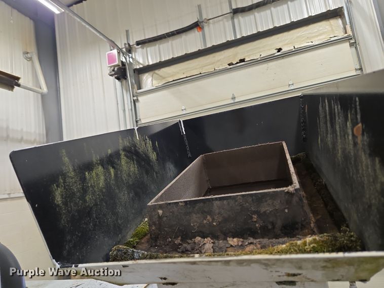 image for item EC4007 2009 American Road Machinery ALC25 leaf vacuum