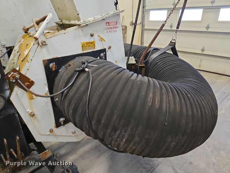 image for item EC4007 2009 American Road Machinery ALC25 leaf vacuum