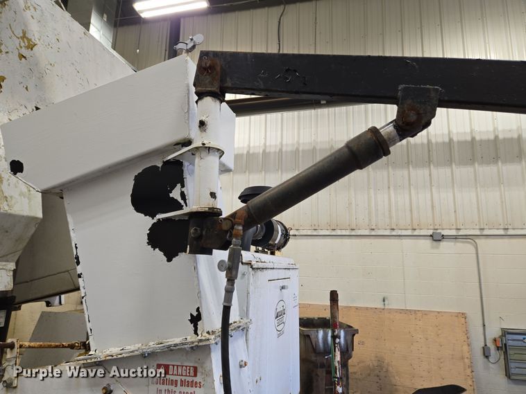 image for item EC4007 2009 American Road Machinery ALC25 leaf vacuum