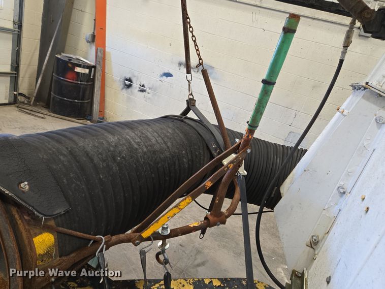 image for item EC4007 2009 American Road Machinery ALC25 leaf vacuum