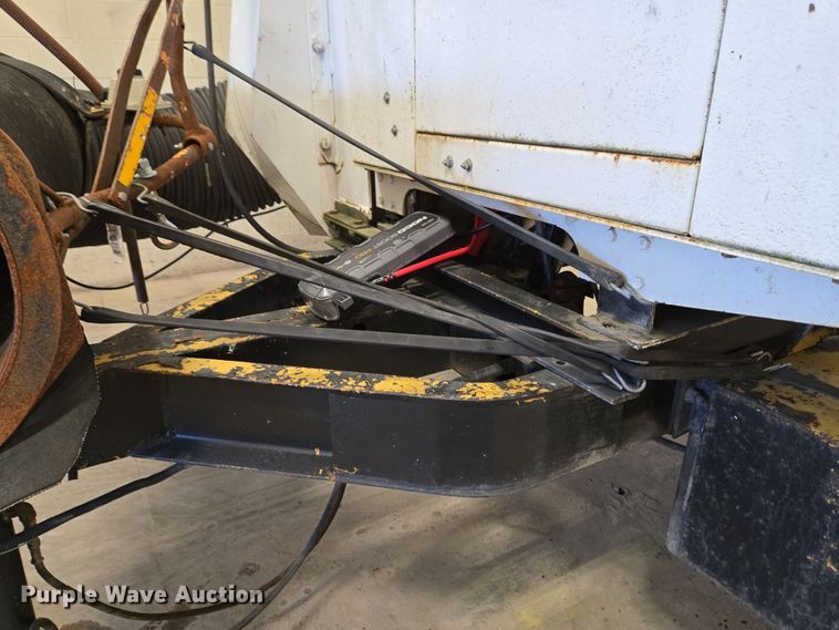 image for item EC4007 2009 American Road Machinery ALC25 leaf vacuum