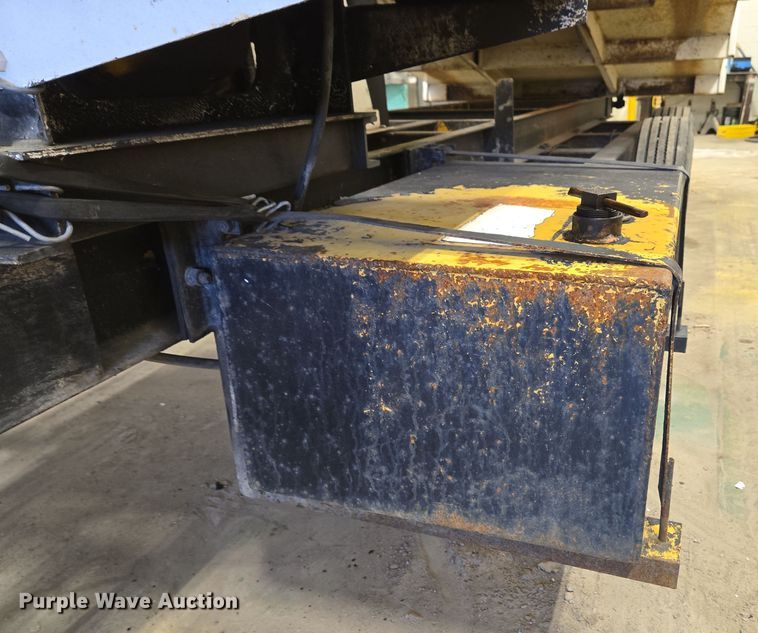 image for item EC4007 2009 American Road Machinery ALC25 leaf vacuum