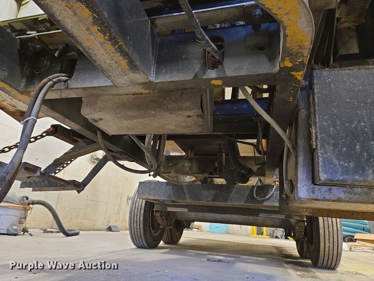 image for item EC4007 2009 American Road Machinery ALC25 leaf vacuum