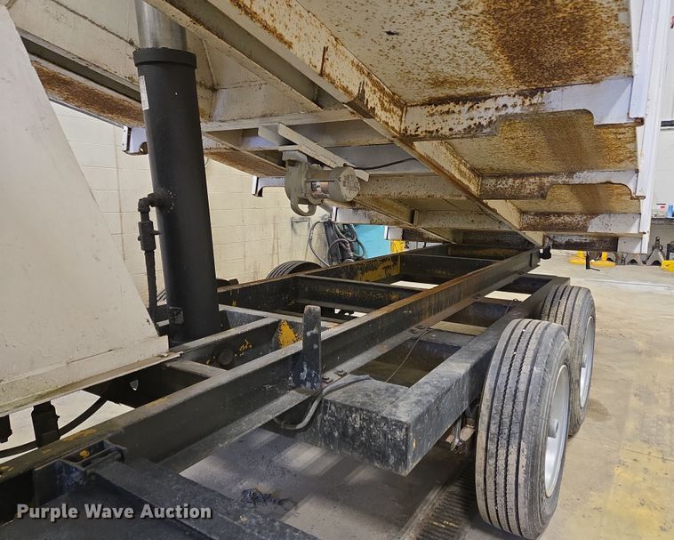 image for item EC4007 2009 American Road Machinery ALC25 leaf vacuum