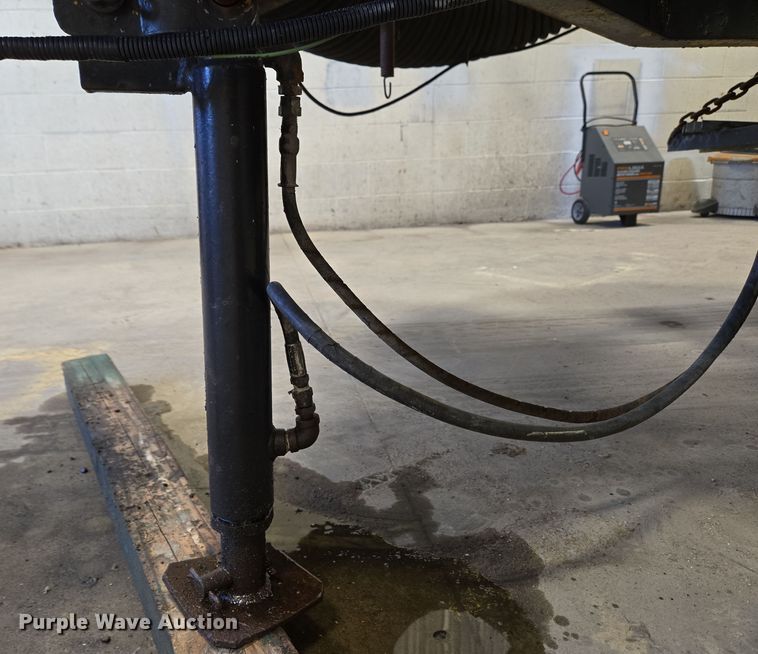 image for item EC4007 2009 American Road Machinery ALC25 leaf vacuum