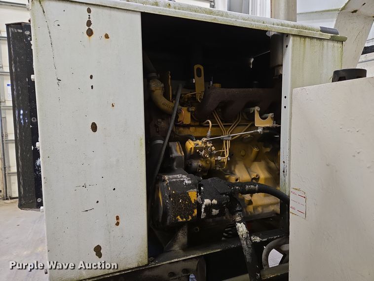 image for item EC4007 2009 American Road Machinery ALC25 leaf vacuum